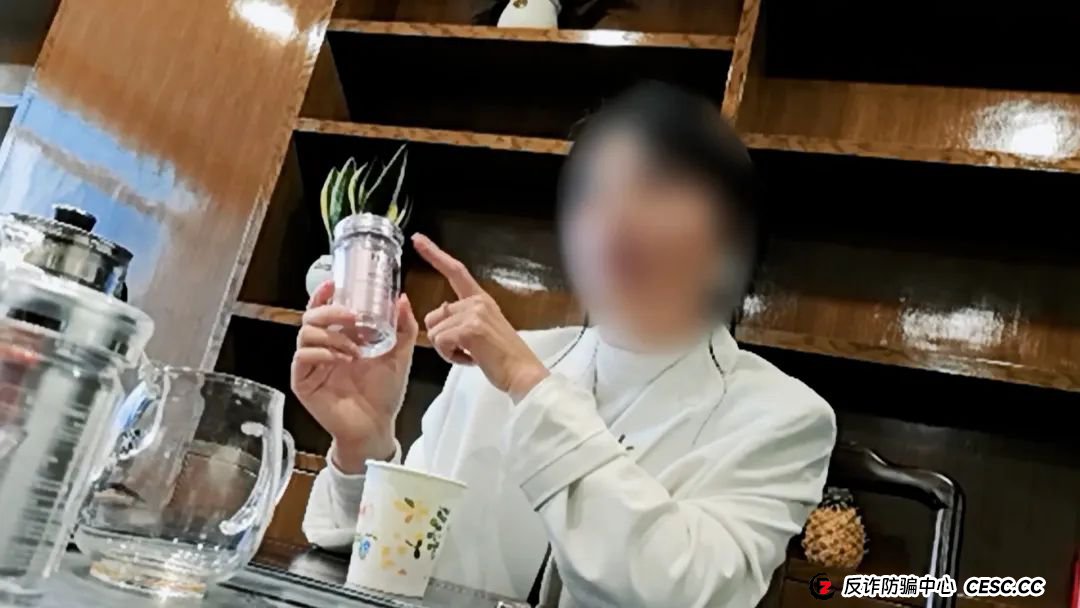 吃3个月换个新老婆，逆龄治百病还可挣3000万？记者卧底揭秘万能神药“AKG”传销骗局：代理商手机响不停，接单不断(2)