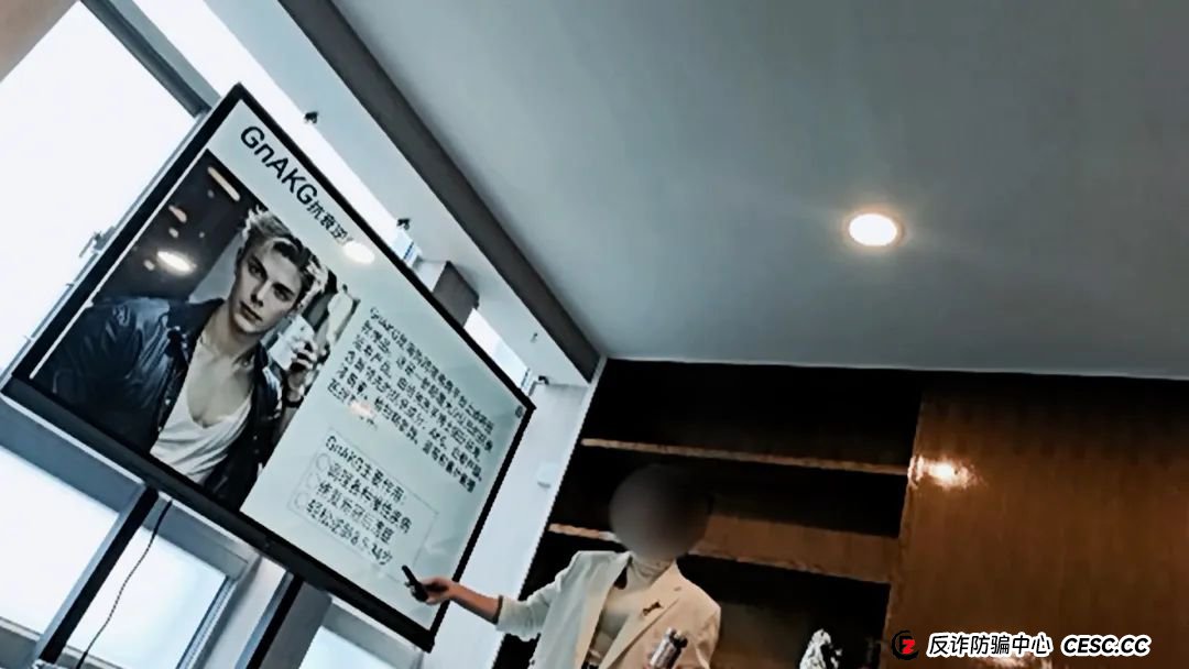 吃3个月换个新老婆，逆龄治百病还可挣3000万？记者卧底揭秘万能神药“AKG”传销骗局：代理商手机响不停，接单不断(4)