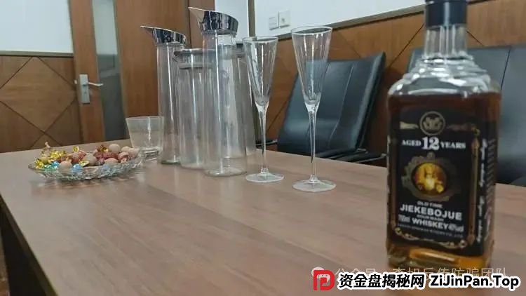 见女网友一顿饭花了3000多元 30余人遭遇“酒托诈骗”5天蚀财10万(2)