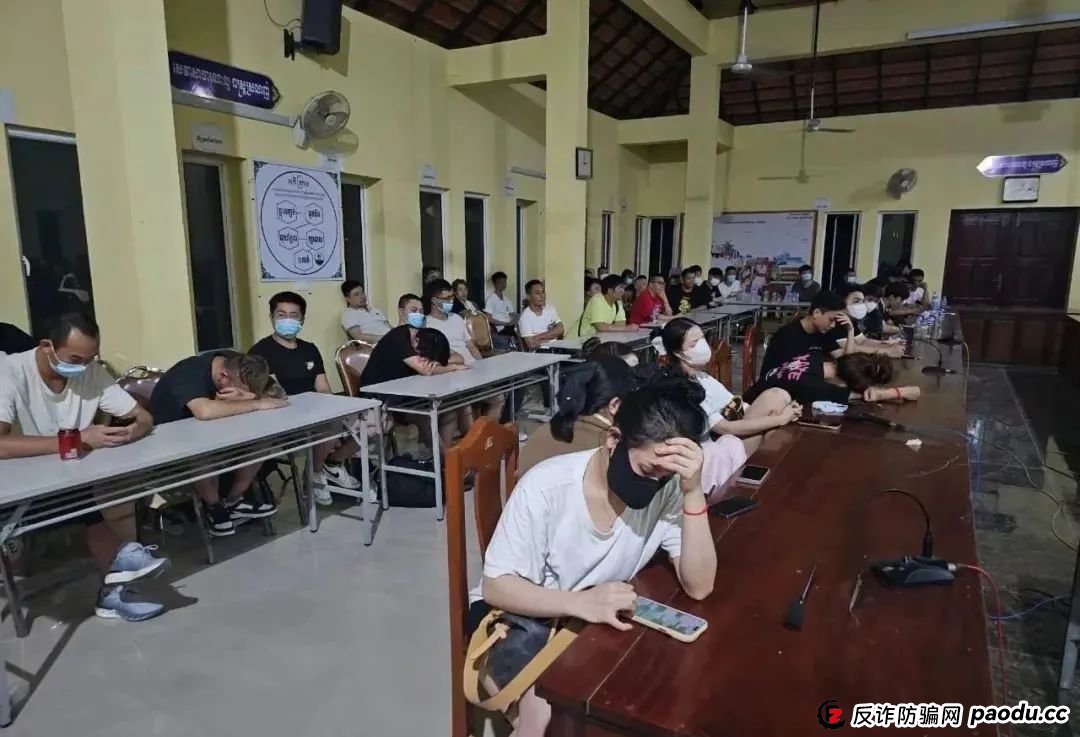 场面震撼！柬埔寨电诈园区上演集体大逃亡！(10)