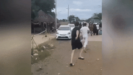 场面震撼！柬埔寨电诈园区上演集体大逃亡！(7)