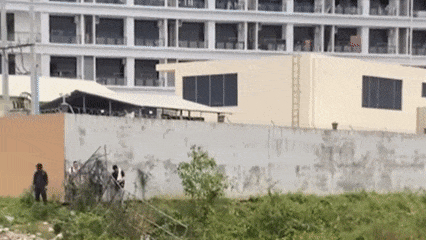 场面震撼！柬埔寨电诈园区上演集体大逃亡！(4)