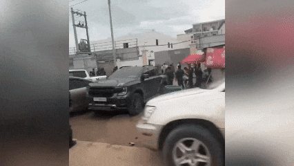 场面震撼！柬埔寨电诈园区上演集体大逃亡！(8)